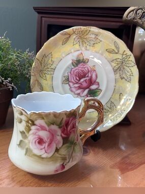 (UT) Vintage Mismatched Teacup and Saucer (Halsey/Lefton)